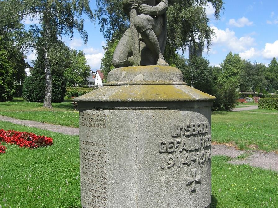 16_101-Kriegerdenkmal
