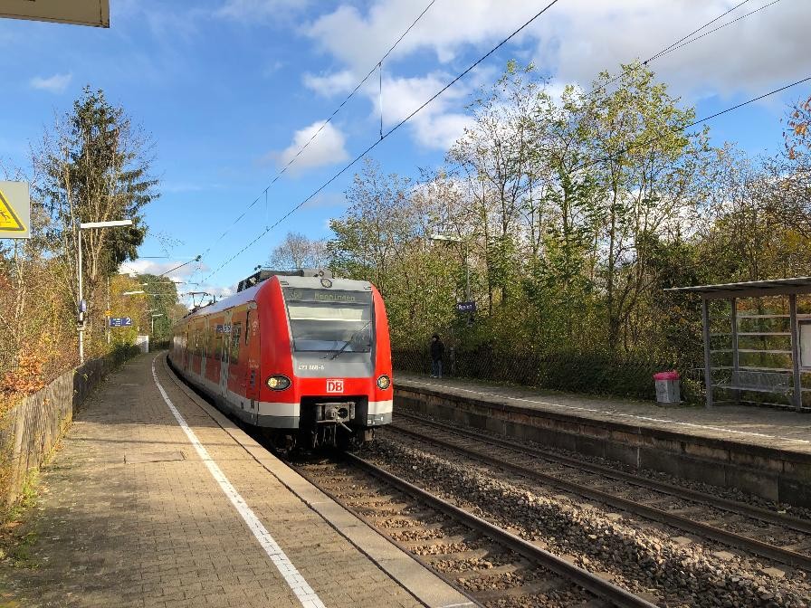 17_S-Bahn-einfahrend-191118