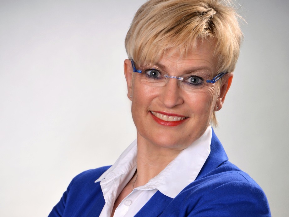 Portrait Bürgermeisterin Susanne Widmaier 