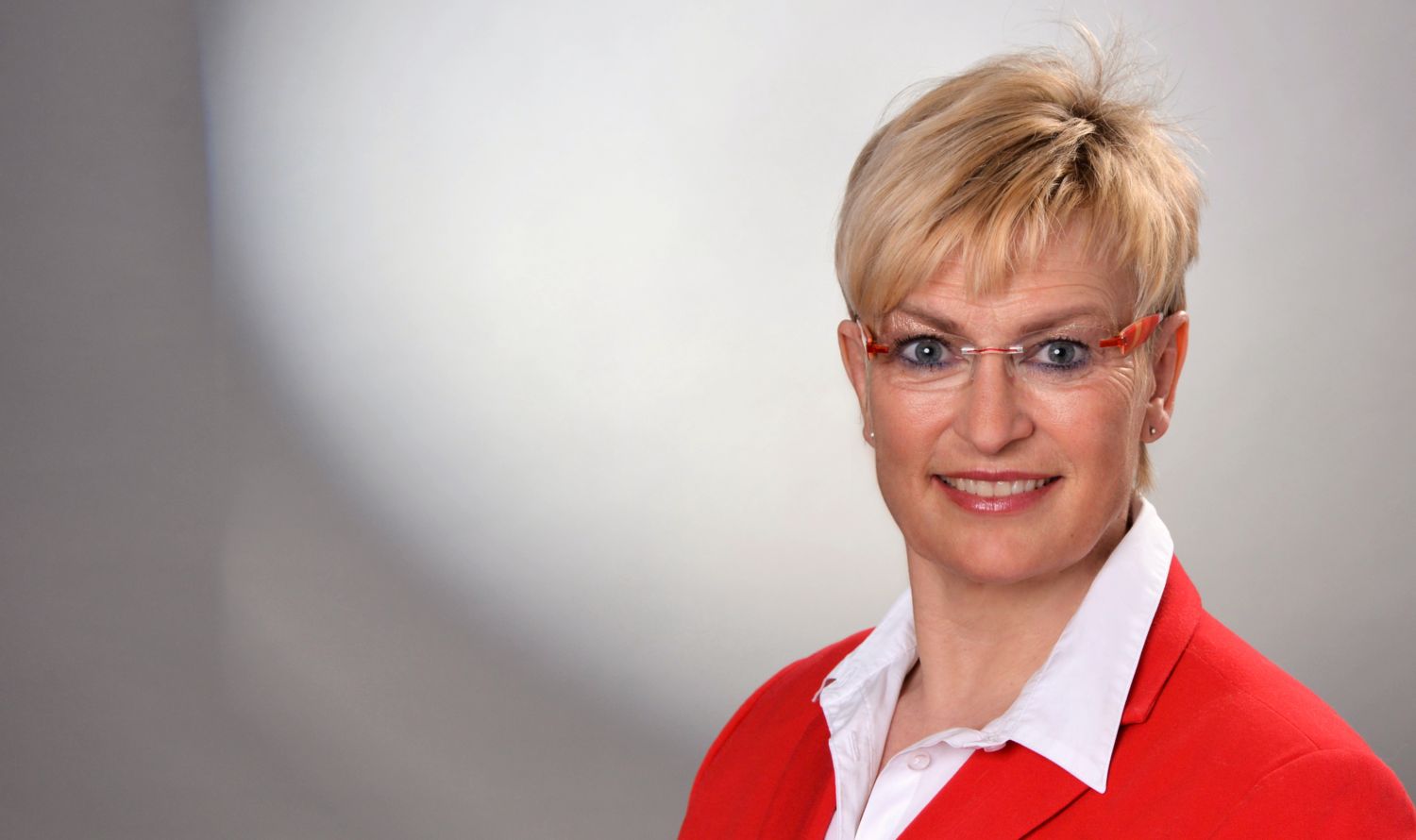 Portrait von Bürgermeisterin Susanne Widmaier