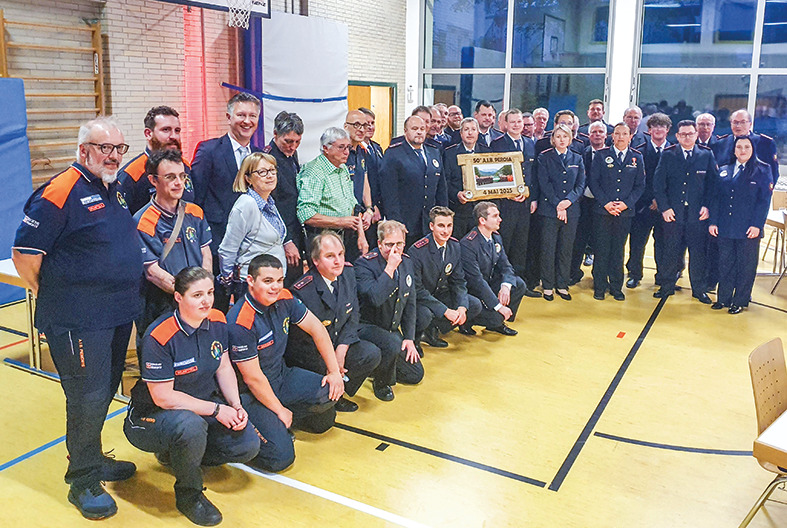 Gruppenbild mit der Feuerwehr aus Perosa Argentina sowie der Freiweilligen Feuerwehr Abteilung Perouse.